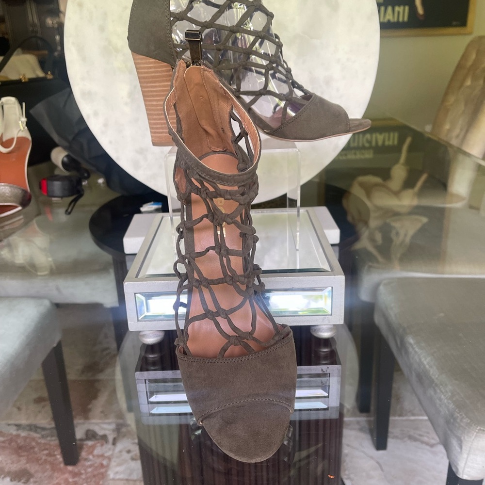 Women’s size 9 sandal .. Heels measure 3.5 inches .Smoke free home